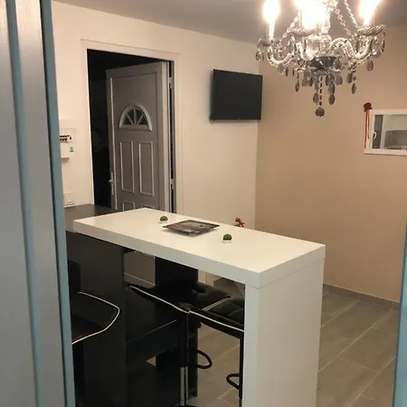 Stef Daire Lunel-Viel